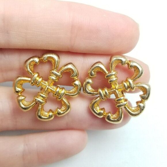 Vintage Sarah Coventry Clover Shape Clip On Earrings, Gold Tone Flower Leaf - Picture 7 of 7